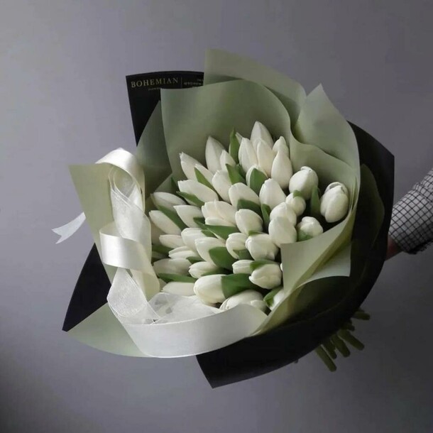 Букет из белых тюльпанов, артикул F1172677 - 14500 рублей, доставка по городу. Flawery - доставка цветов