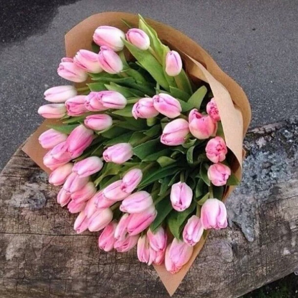 Букет 61 тюльпан, артикул F1173047 - 12462 рублей, доставка по городу. Flawery - доставка цветов