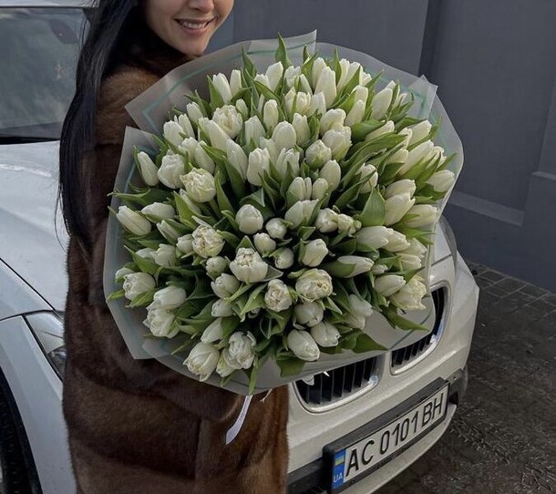 101 белые тюльпаны, артикул F1174407 - 34999 рублей, доставка по городу. Flawery - доставка цветов