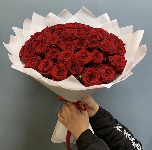 Букет из 51 роз, артикул F1182218 - 12875 рублей, доставка по городу. Flawery - доставка цветов