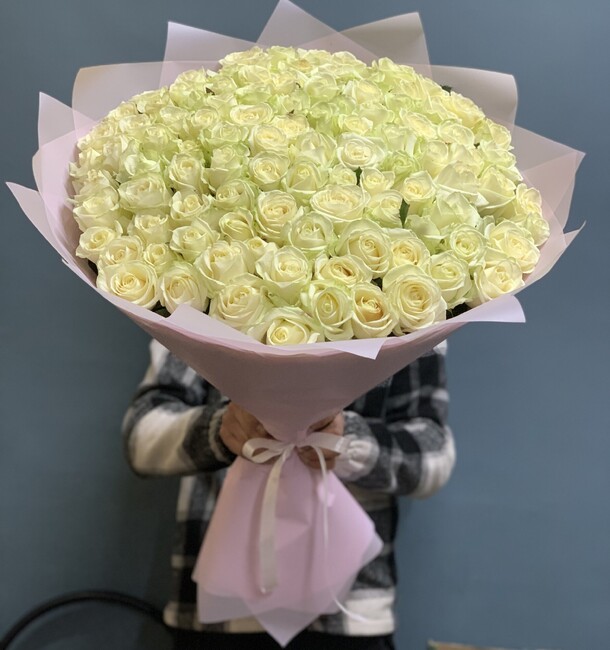 Букет из 101 роз (80см), артикул F1184458 - 18999 рублей, доставка по городу. Flawery - доставка цветов