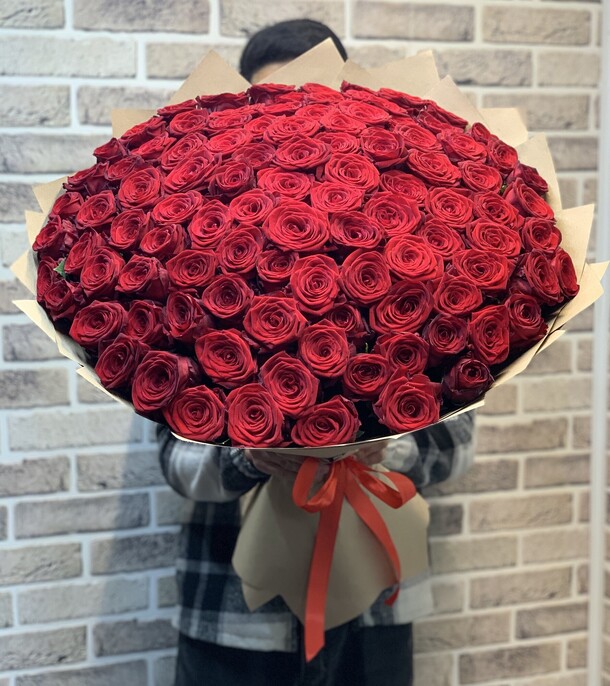 101 роза, артикул F1197255 - 17099 рублей, доставка по городу. Flawery - доставка цветов