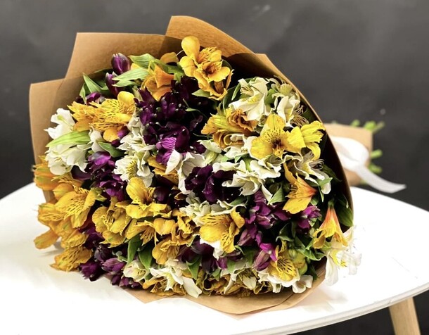 Букет микс, артикул F1199387 - 4051 рублей, доставка по городу. Flawery - доставка цветов