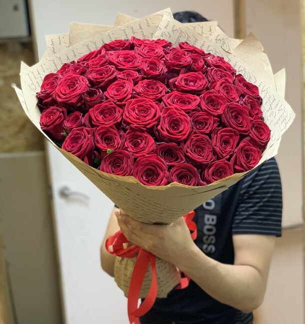 Красные розы, артикул F1202840 - 11996 рублей, доставка по городу. Flawery - доставка цветов