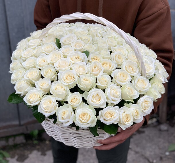 101 белые розы, артикул F1204696 - 32500 рублей, доставка по городу. Flawery - доставка цветов