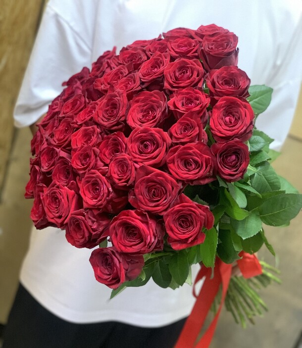51 красных роз, артикул F1211588 - 9999 рублей, доставка по городу. Flawery - доставка цветов