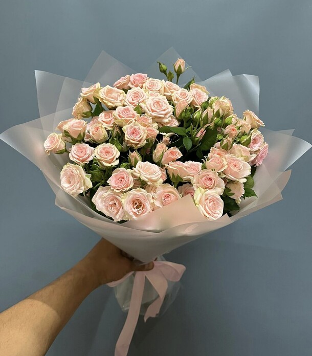 Кустовая роза, артикул F1213377 - 9199 рублей, доставка по городу. Flawery - доставка цветов