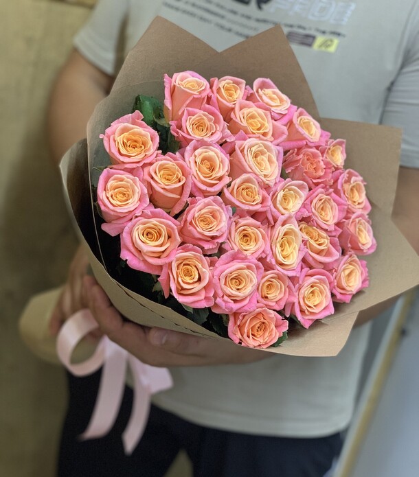 Букет из роз, артикул F1213749 - 9400 рублей, доставка по городу. Flawery - доставка цветов