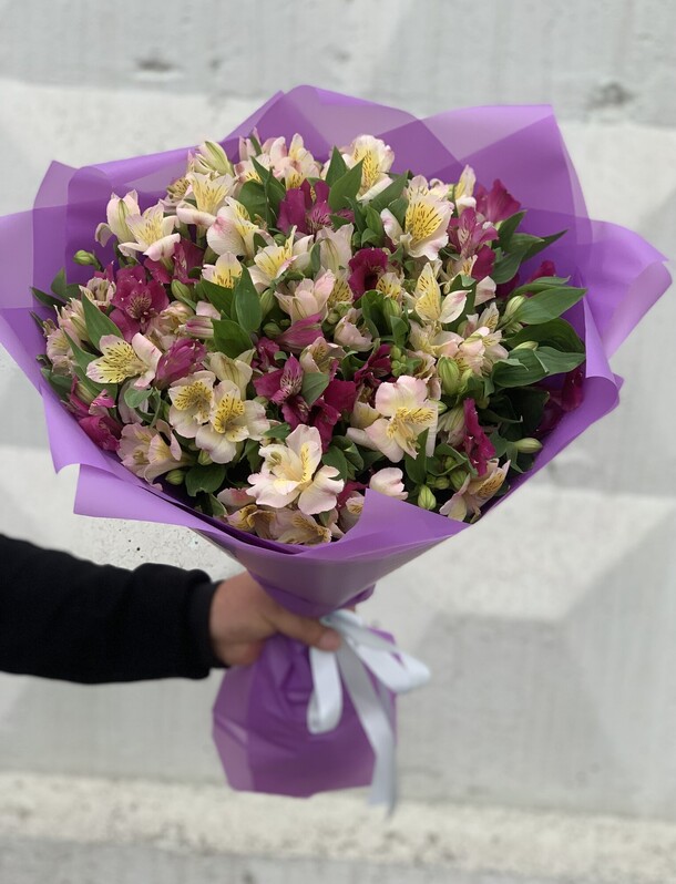 Альстромерия микс, артикул F1214415 - 4152 рублей, доставка по городу. Flawery - доставка цветов