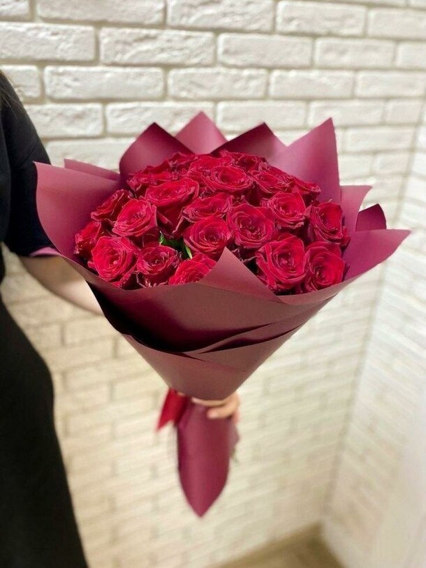 Что-то красного, артикул F1216358 - 4999 рублей, доставка по городу. Flawery - доставка цветов