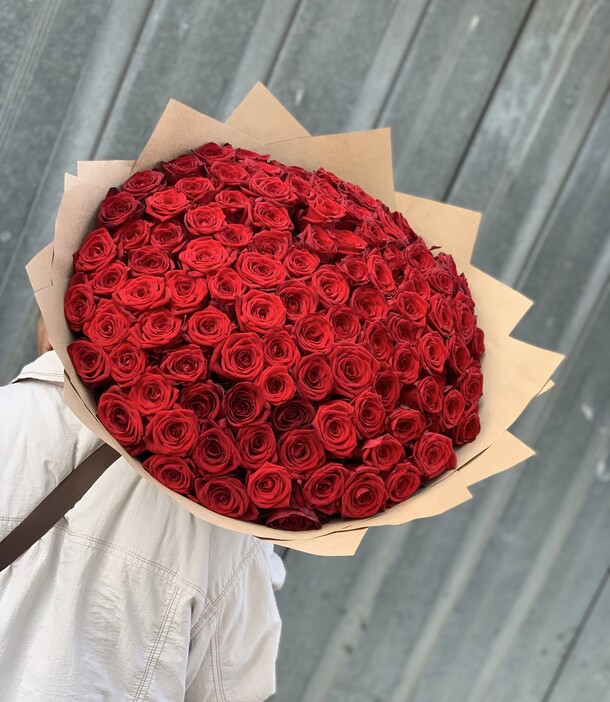 101 роза, артикул F1217647 - 16999 рублей, доставка по городу. Flawery - доставка цветов