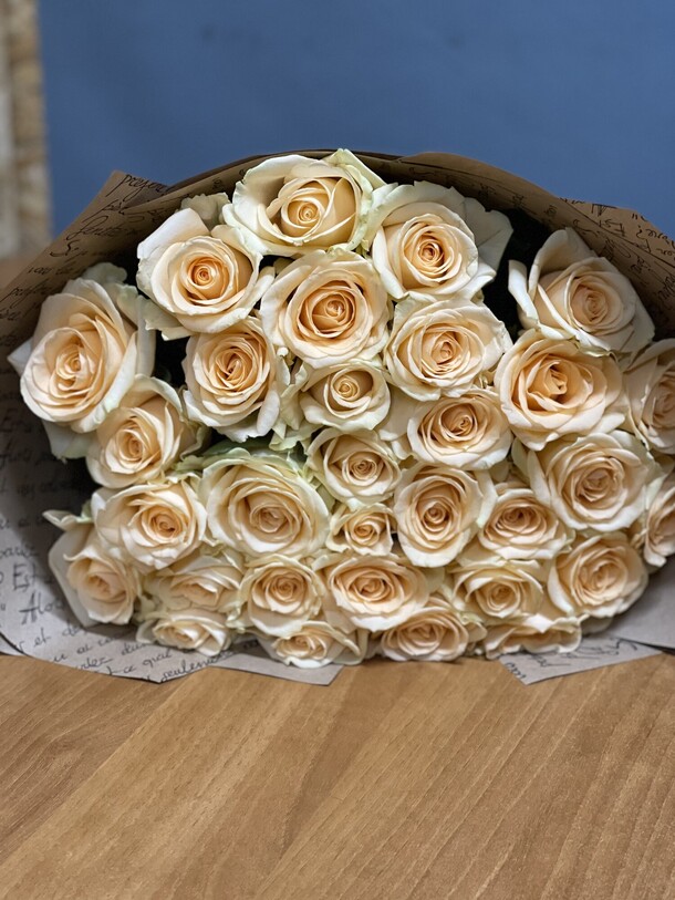 Розы 31, артикул F1220242 - 9897 рублей, доставка по городу. Flawery - доставка цветов