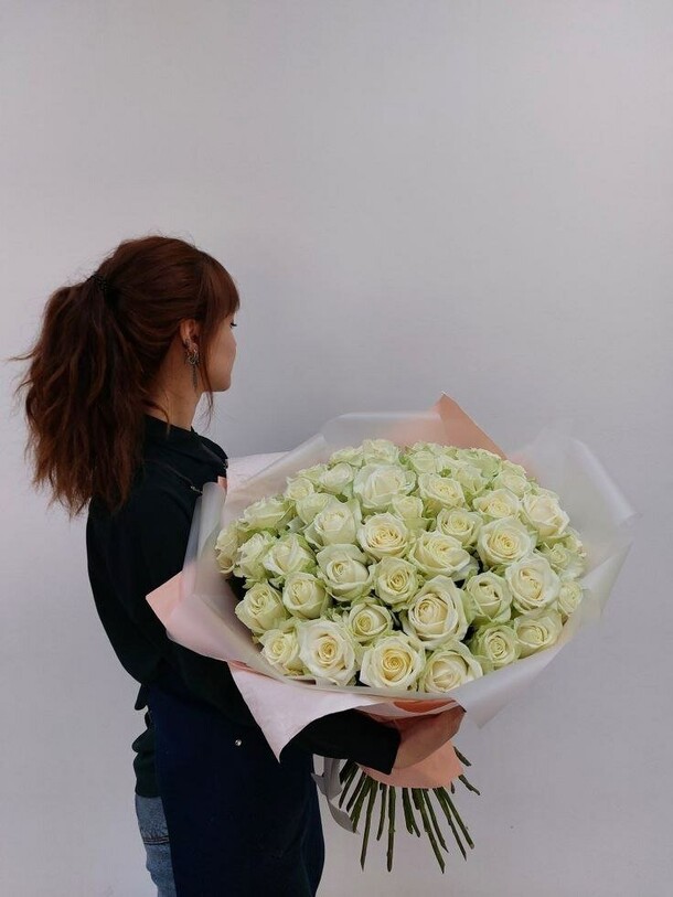 Белый букет, артикул F1223056 - 8999 рублей, доставка по городу. Flawery - доставка цветов