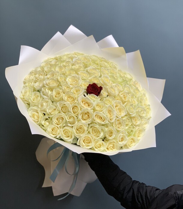 101 роза, артикул F1223714 - 18299 рублей, доставка по городу. Flawery - доставка цветов
