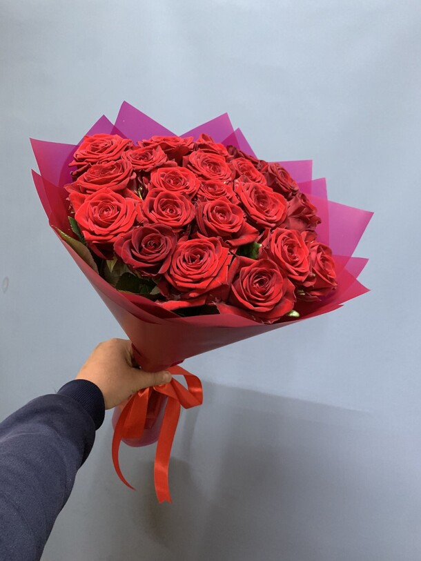 25 роз, артикул F1224724 - 7600 рублей, доставка по городу. Flawery - доставка цветов