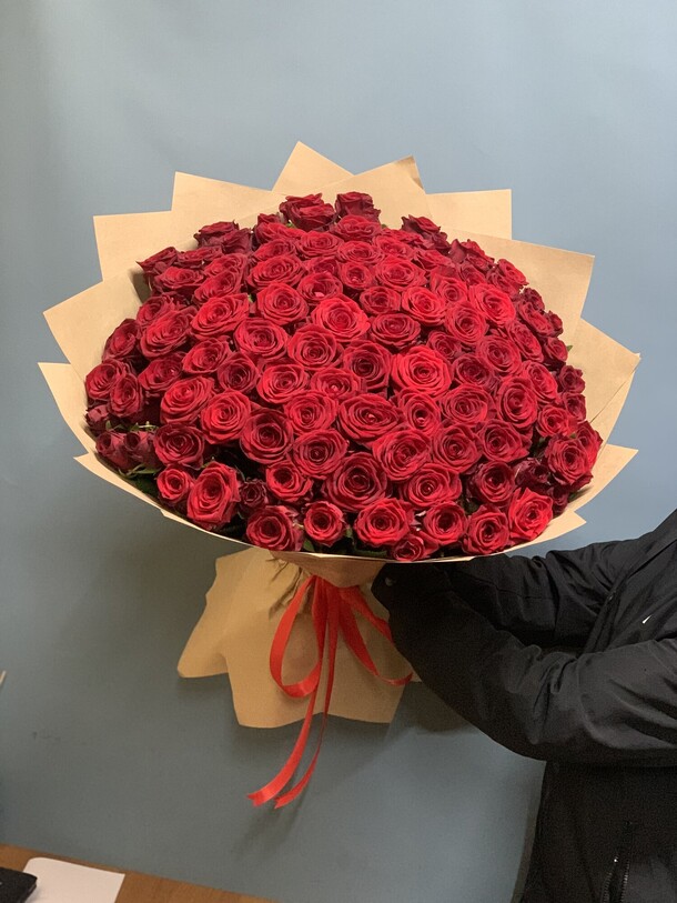 101 роза (60см), артикул F1225334 - 16899 рублей, доставка по городу. Flawery - доставка цветов