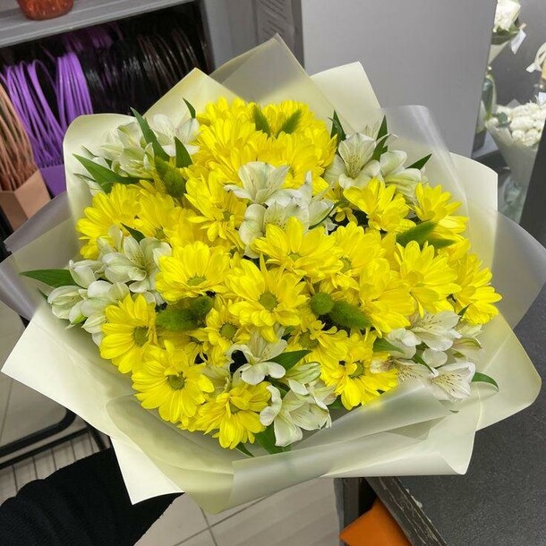 Желтая хризантема, артикул F1232827 - 4899 рублей, доставка по городу. Flawery - доставка цветов