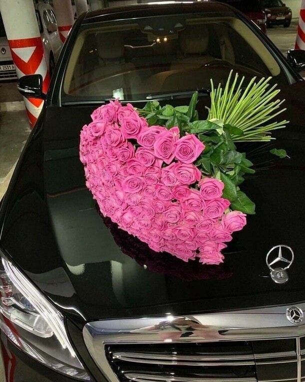 Аква 101 роз на мерседесе, артикул F1234219 - 24500 рублей, доставка по городу. Flawery - доставка цветов