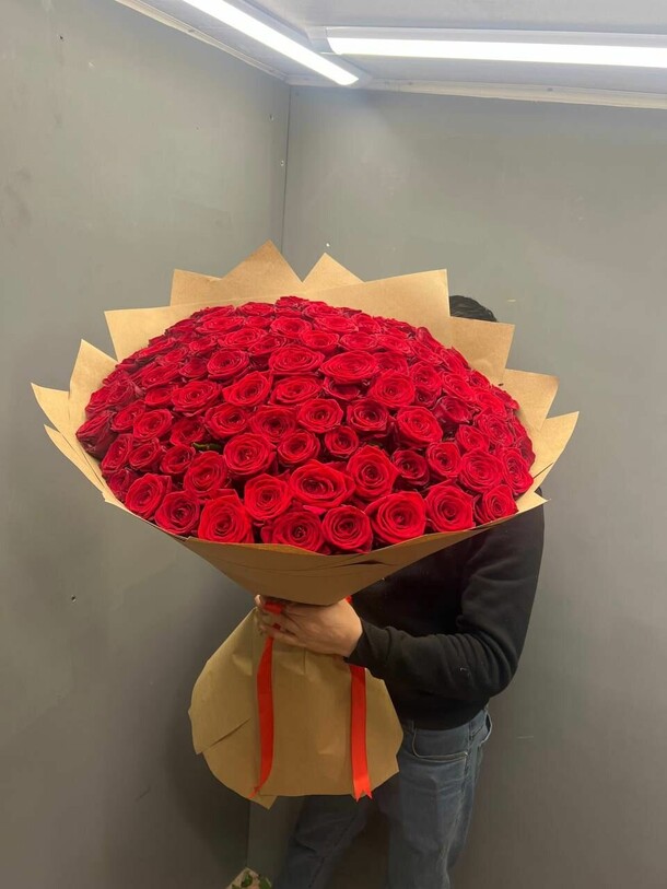 101 роза, артикул F1240043 - 18999 рублей, доставка по городу. Flawery - доставка цветов