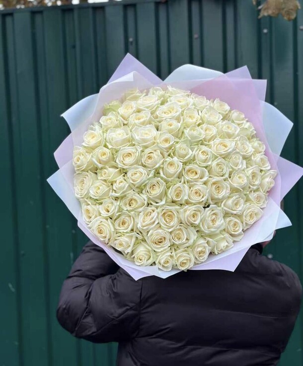 61 роз, артикул F1240306 - 10280 рублей, доставка по городу. Flawery - доставка цветов