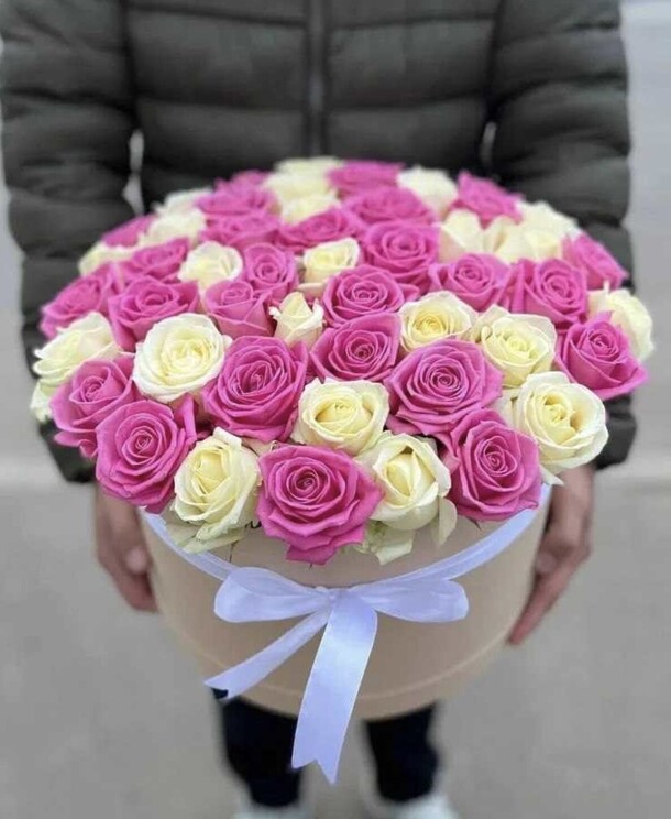 Розы в коробке, артикул F1241353 - 13880 рублей, доставка по городу. Flawery - доставка цветов