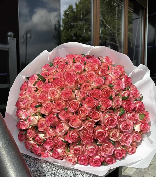 101 роза, артикул F1241853 - 35000 рублей, доставка по городу. Flawery - доставка цветов