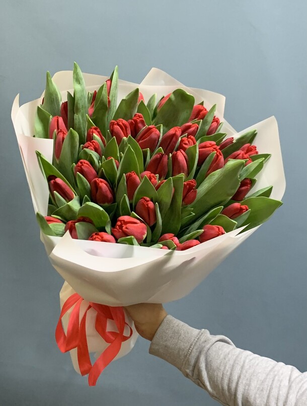 51 тюльпан, артикул F1245565 - 16400 рублей, доставка по городу. Flawery - доставка цветов