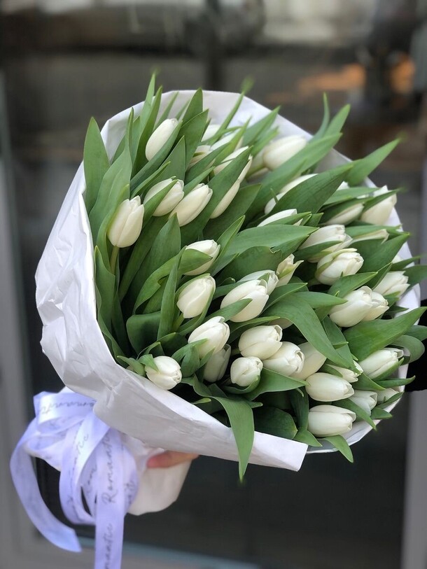 Белые тюльпаны, артикул F1246275 - 17400 рублей, доставка по городу. Flawery - доставка цветов