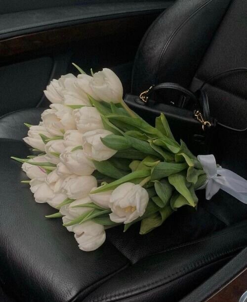 25 тюльпанов, артикул F1249227 - 8507 рублей, доставка по городу. Flawery - доставка цветов