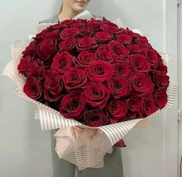 Роза ред наоми, артикул F1253039 - 18700 рублей, доставка по городу. Flawery - доставка цветов