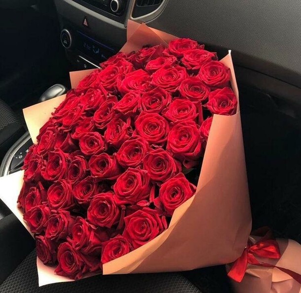 Роза ред наоми 61 шт, артикул F1253061 - 11768 рублей, доставка по городу. Flawery - доставка цветов