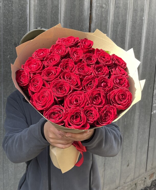 Роза красная, артикул F1268719 - 8300 рублей, доставка по городу. Flawery - доставка цветов