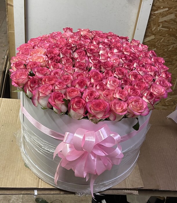 101 роза в коробке, артикул F1268727 - 28900 рублей, доставка по городу. Flawery - доставка цветов