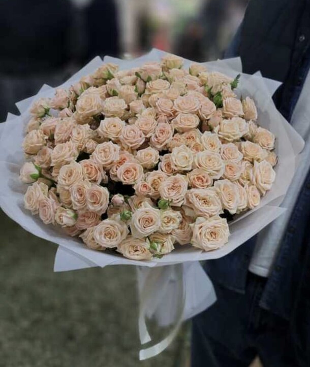 Кустовая роза, артикул F1271058 - 16990 рублей, доставка по городу. Flawery - доставка цветов