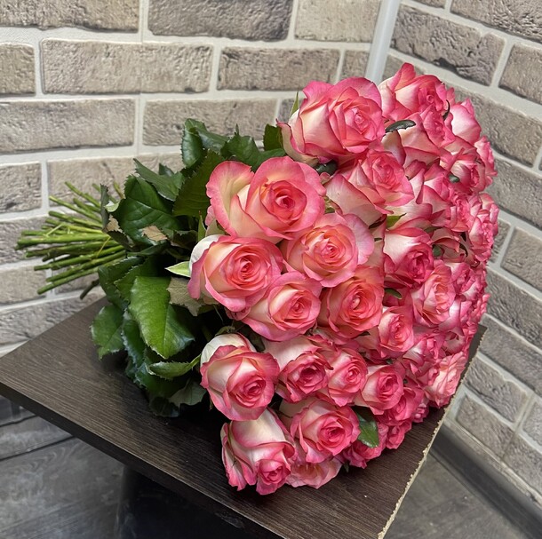 Роза джумилия 49, артикул F1273059 - 9899 рублей, доставка по городу. Flawery - доставка цветов