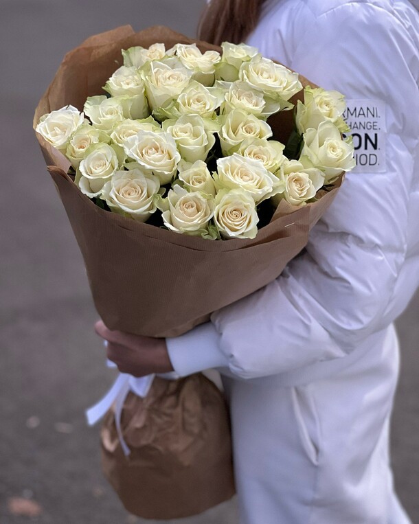 Белые розы 29, артикул F1273509 - 8896 рублей, доставка по городу. Flawery - доставка цветов