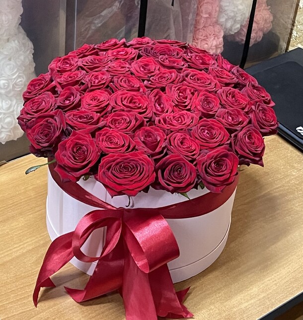 Роза в коробке 51, артикул F1275144 - 10600 рублей, доставка по городу. Flawery - доставка цветов