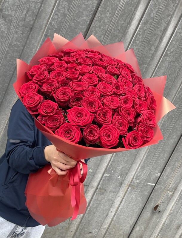 Красная роза 61, артикул F1276840 - 11899 рублей, доставка по городу. Flawery - доставка цветов