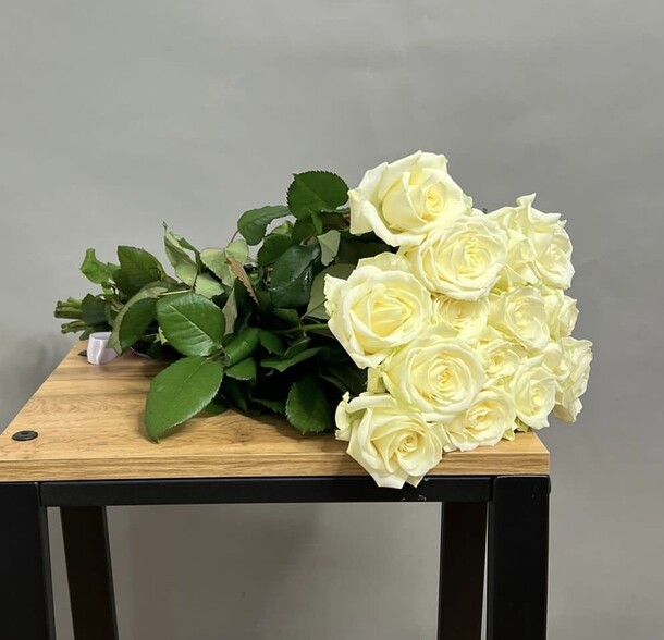 Белые розы 15, артикул F1276843 - 3600 рублей, доставка по городу. Flawery - доставка цветов