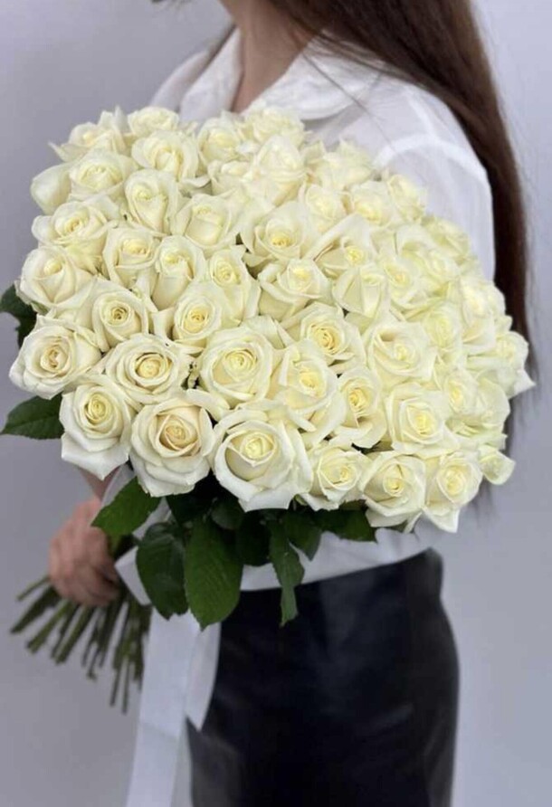 Белые розы 51, артикул F1277106 - 8999 рублей, доставка по городу. Flawery - доставка цветов