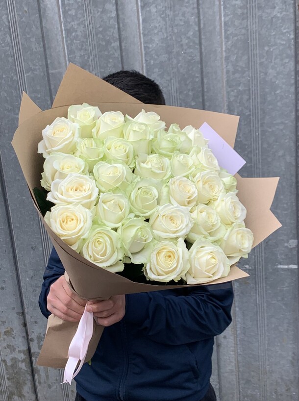 Белая роза, артикул F1277301 - 5877 рублей, доставка по городу. Flawery - доставка цветов