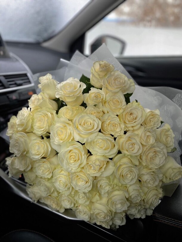 Белая роза премиум, артикул F1277627 - 7999 рублей, доставка по городу. Flawery - доставка цветов