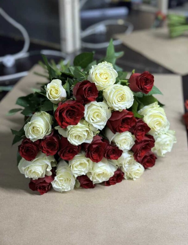 Роза микс, артикул F1277628 - 8978 рублей, доставка по городу. Flawery - доставка цветов