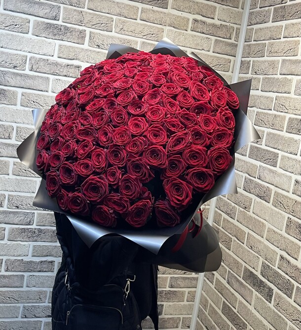 101 роза красная, артикул F1278176 - 17888 рублей, доставка по городу. Flawery - доставка цветов