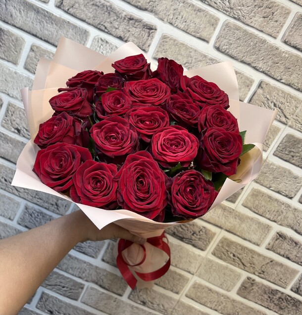 19 роз, артикул F1278790 - 4499 рублей, доставка по городу. Flawery - доставка цветов