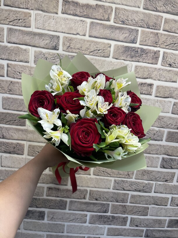 Для нее, артикул F1278983 - 3100 рублей, доставка по городу. Flawery - доставка цветов