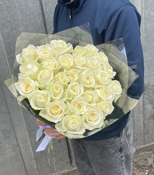 Белые розы, артикул F1279314 - 5699 рублей, доставка по городу. Flawery - доставка цветов