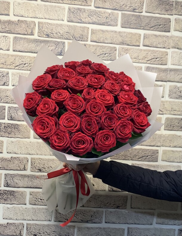 Розы 35 шт, артикул F1282183 - 6999 рублей, доставка по городу. Flawery - доставка цветов