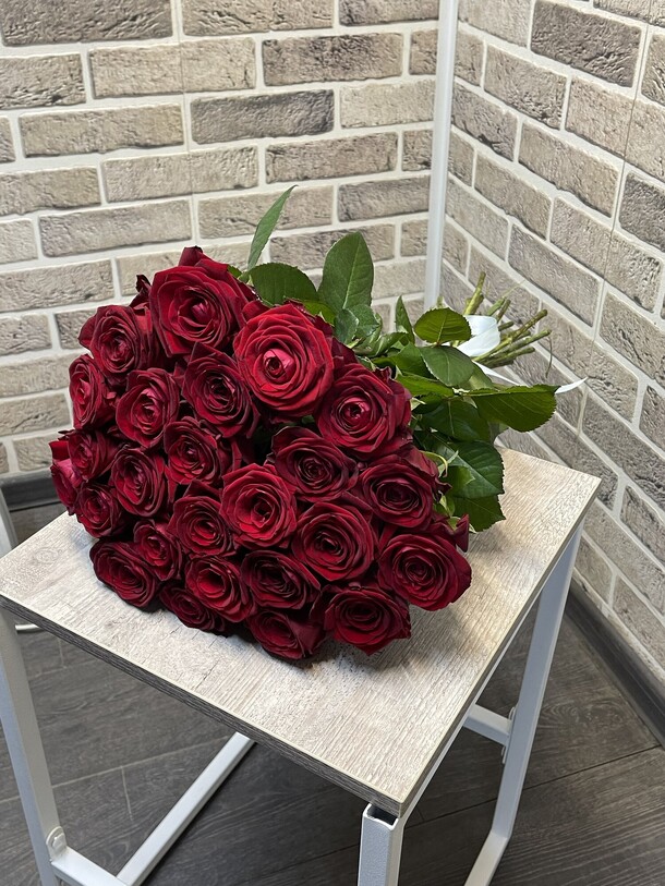 Роза 25 шт, артикул F1282437 - 4899 рублей, доставка по городу. Flawery - доставка цветов