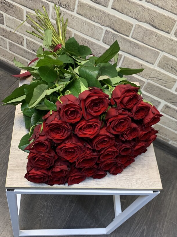 Роза красная, артикул F1285260 - 6799 рублей, доставка по городу. Flawery - доставка цветов